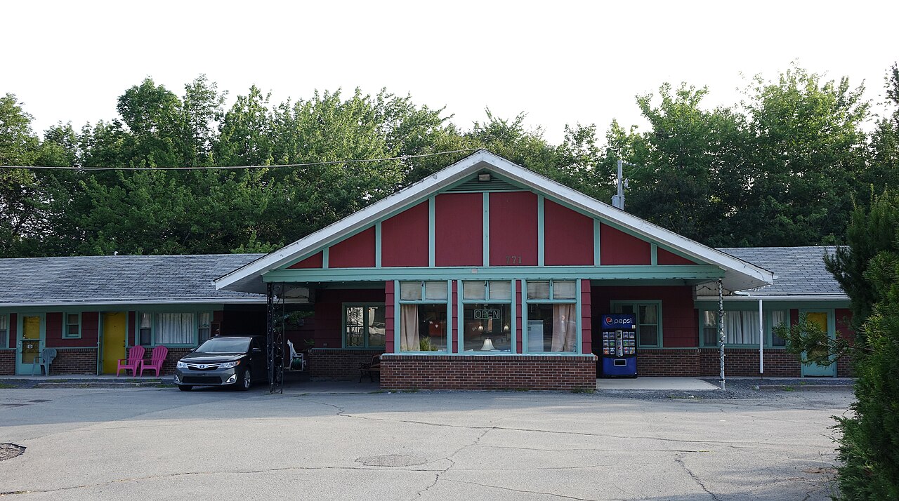 Esquire Motel